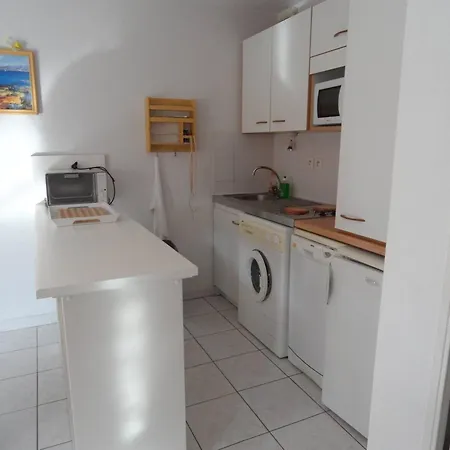 Le Lavandou, 1 Piece, 4 Personnes - Fr-1-251-684 Apartment *
