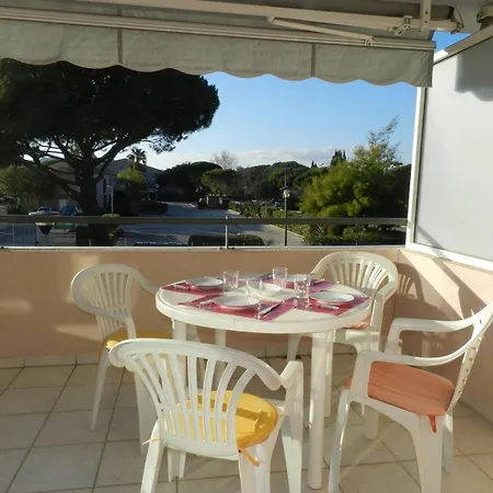 Apartment Le Lavandou, 1 Piece, 4 Personnes - Fr-1-251-684 Le Lavandou